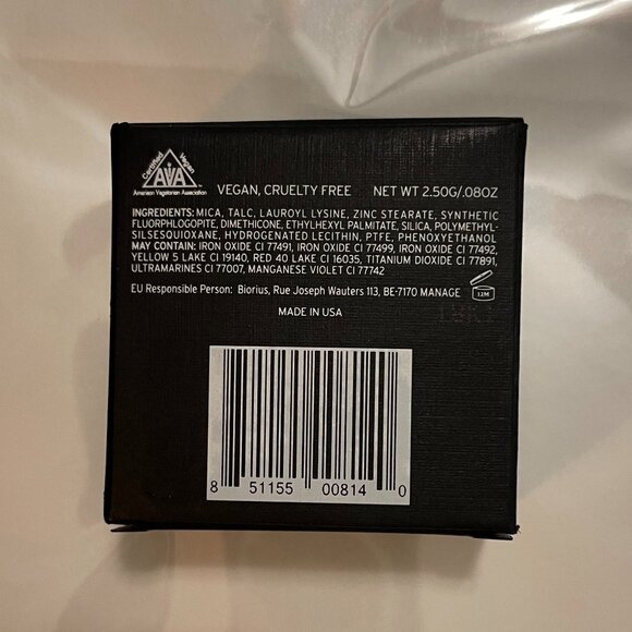 NUDE ENVIE Risqué Eyeshadow in a Silver Mirrored Compact Brand New in Box NWT - Picture 5 of 5